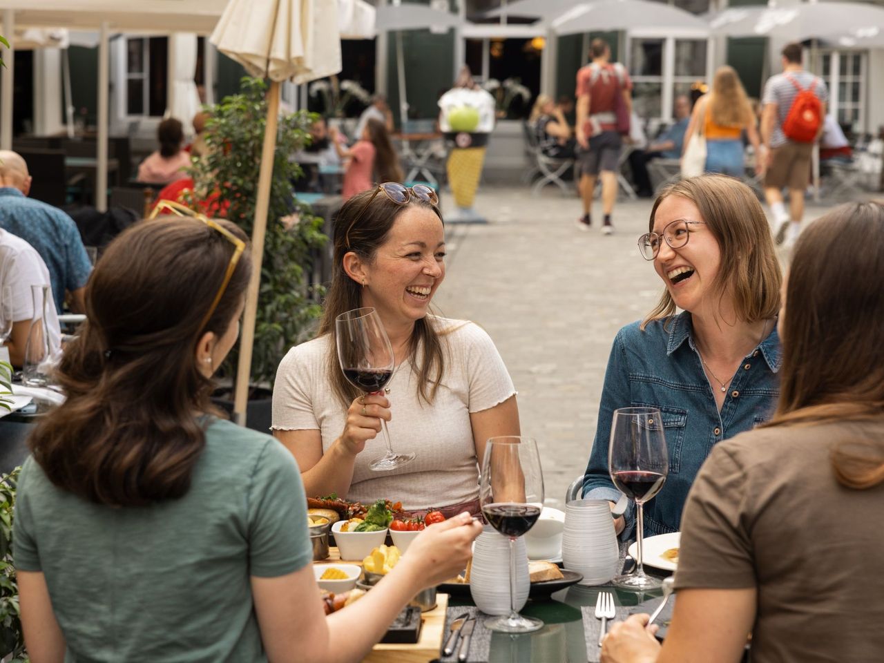 Kulinarischer Stadtbummel durch St. Gallen am Abend selbstgeführt