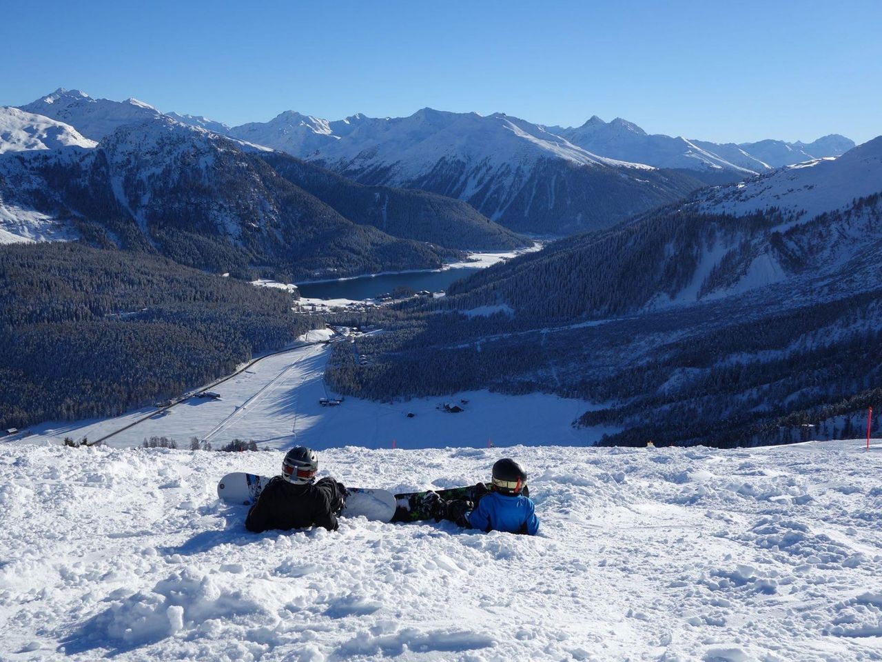 Small group snowboard course for first-timers in Klosters