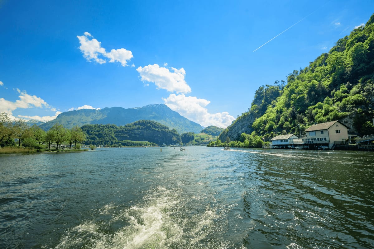 “Exquisite Weinverkostung und Cruise” auf dem Vierwaldstättersee mit Skipper