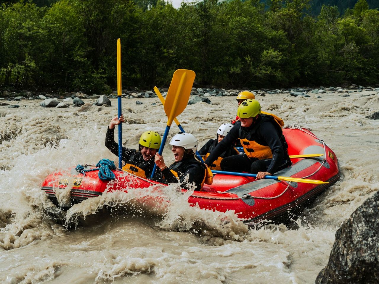 Rafting team event on the Inn in the Engadin