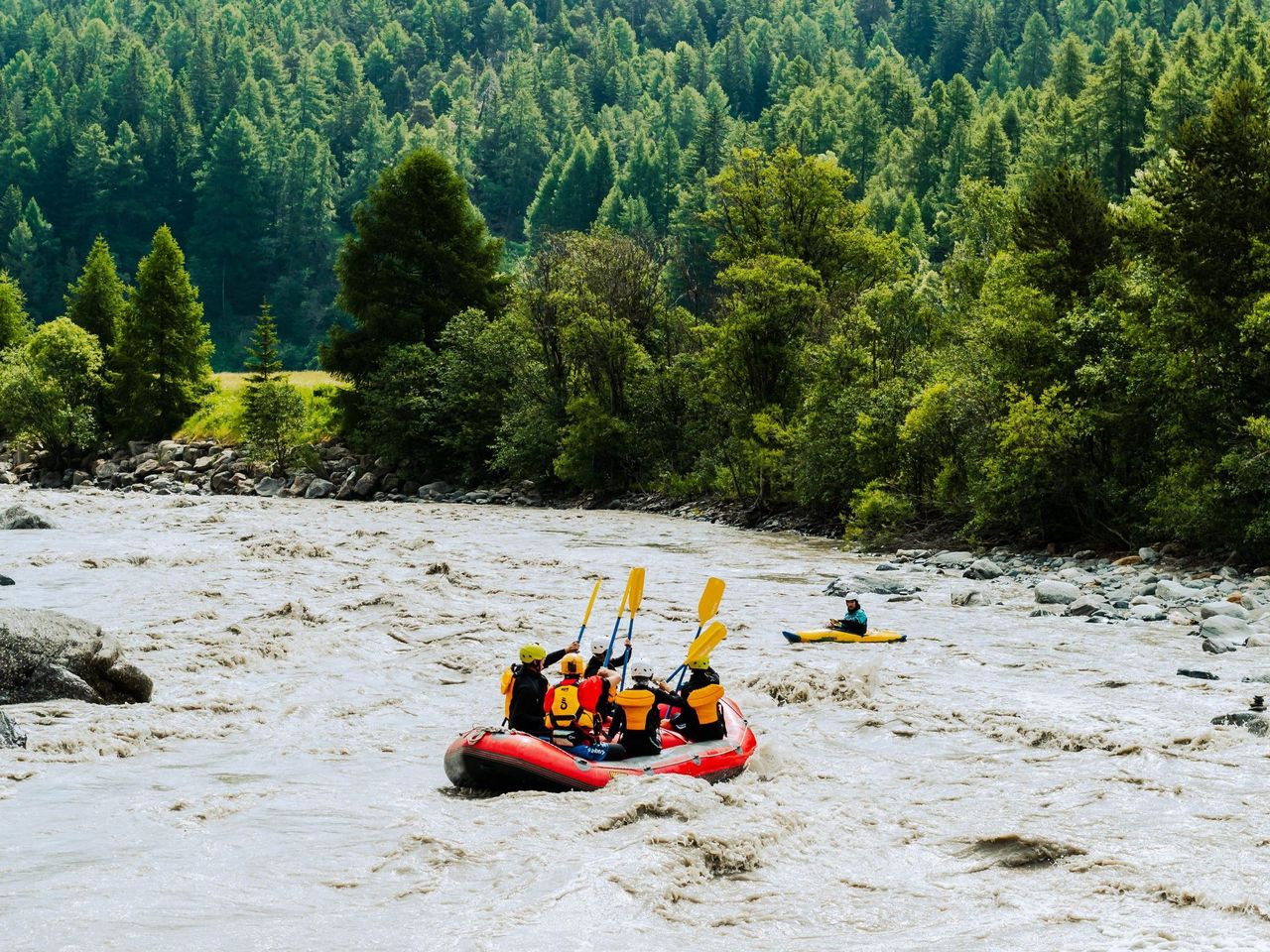 Rafting team event on the Inn in the Engadin