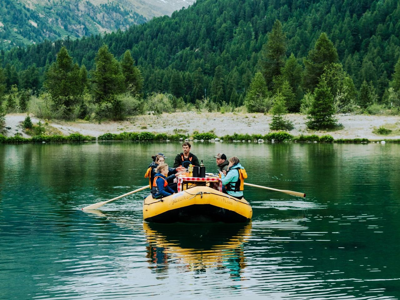 Raclette auf dem See im Engadin