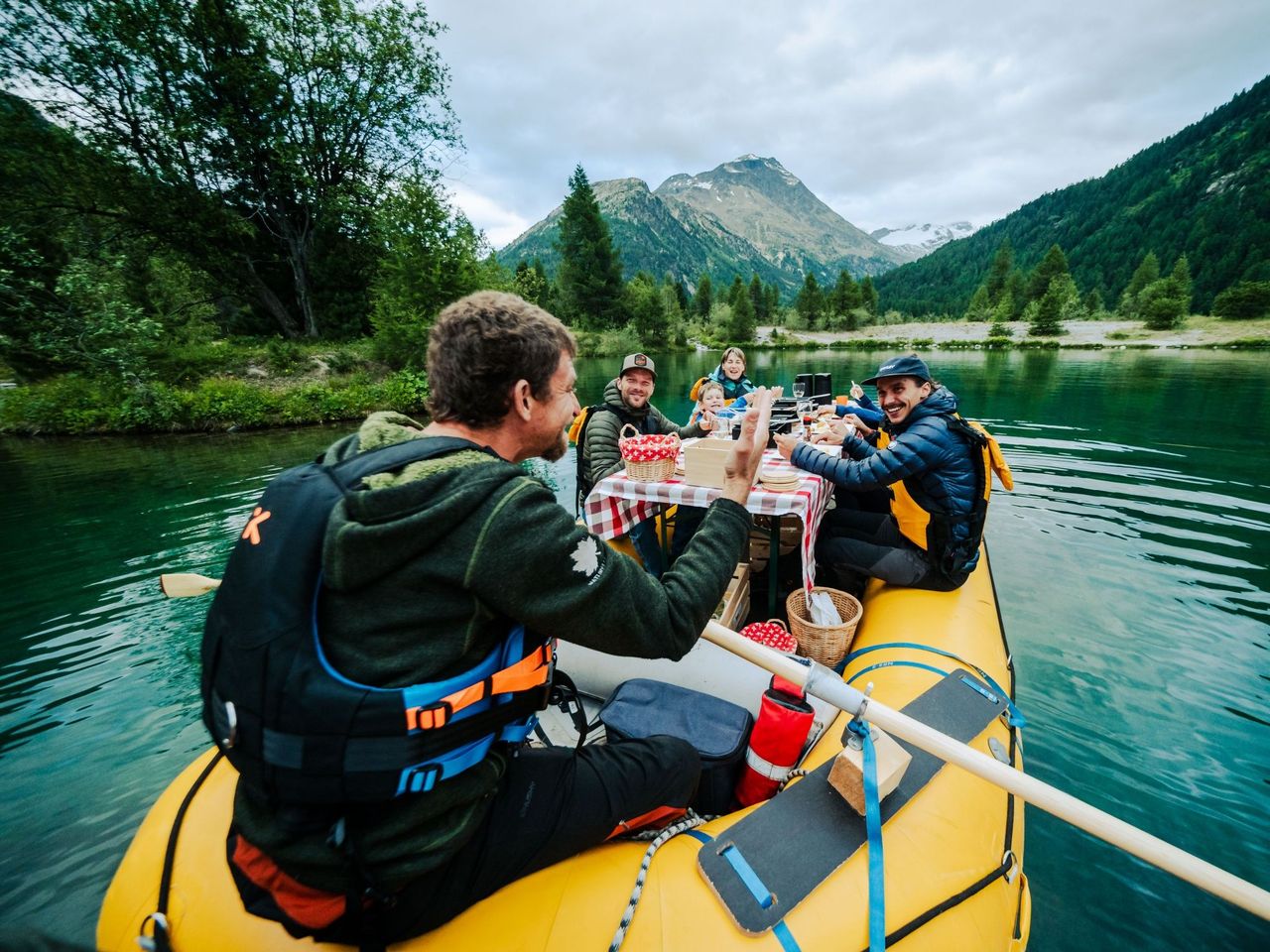 Raclette auf dem See im Engadin