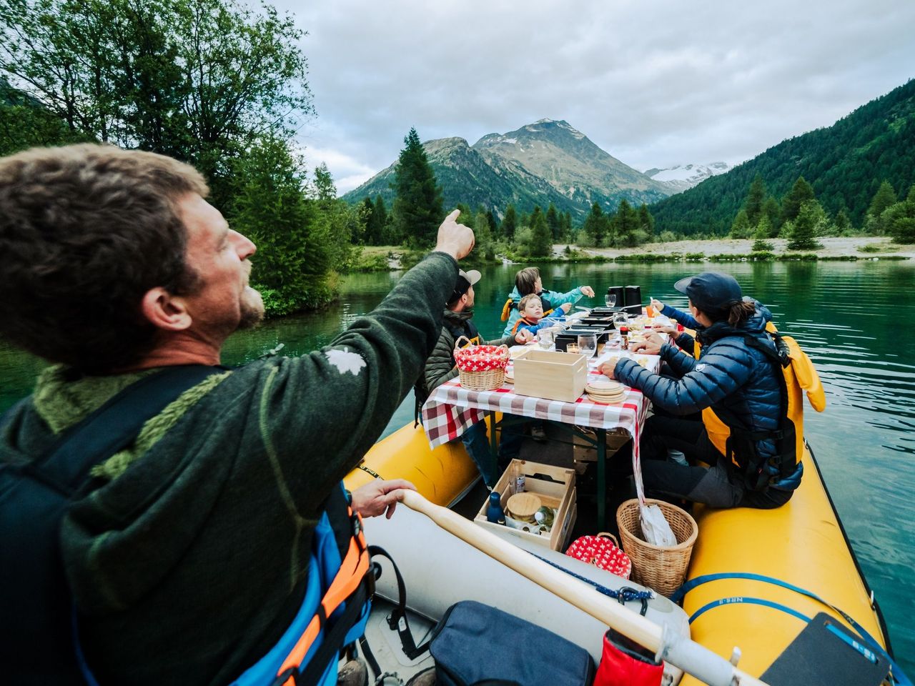 Raclette auf dem See im Engadin