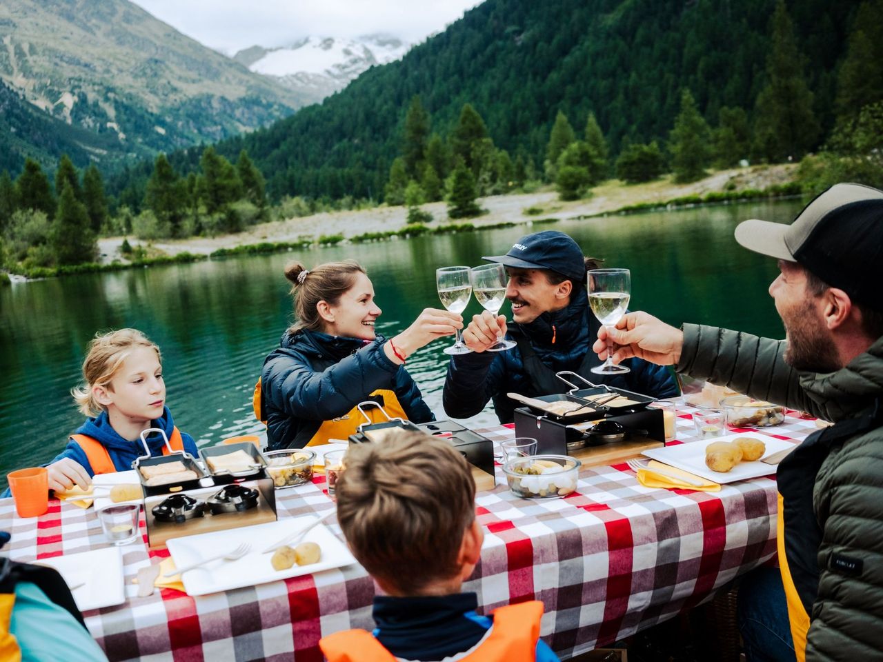 Raclette auf dem See im Engadin