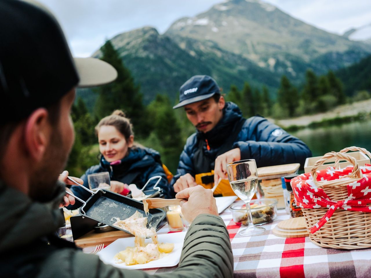 Raclette auf dem See im Engadin