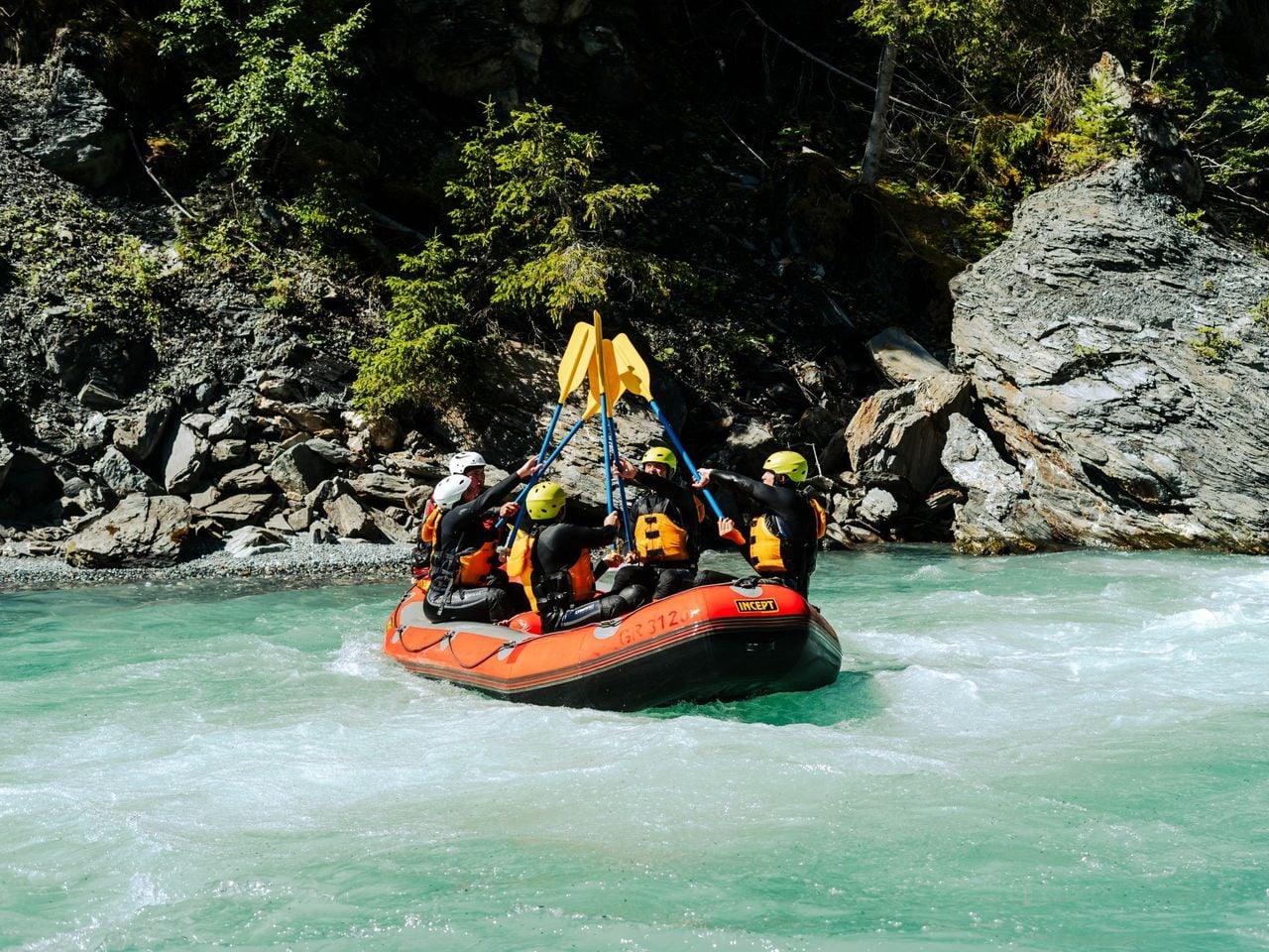 Rafting team event on the Inn in the Engadin