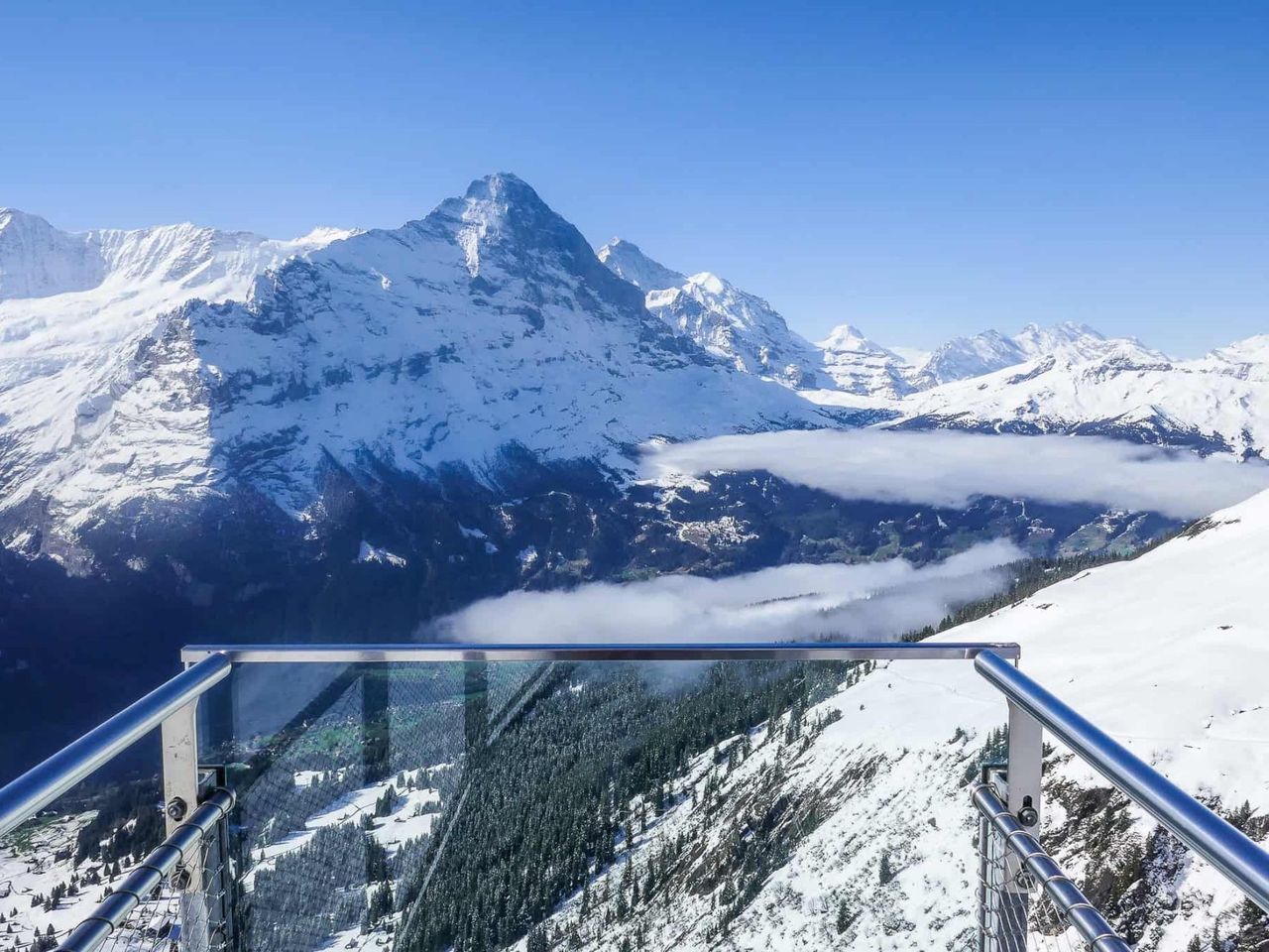 Ab Gstaad: Privater Tagesausflug nach Interlaken, Lauterbrunnen und Grindelwald