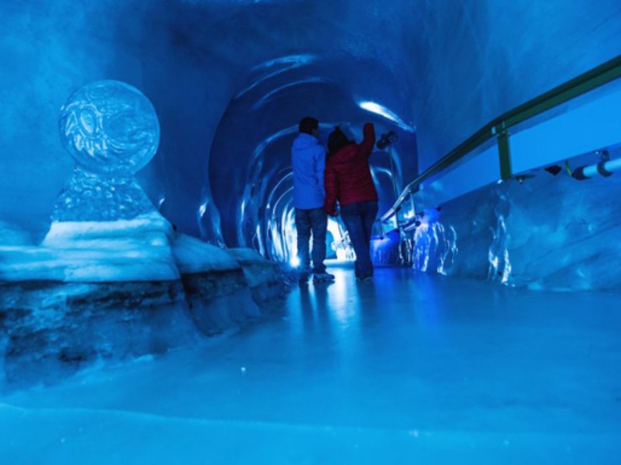 From Zurich: Tour to Lucerne and Titlis with Fondue Experience in an Igloo