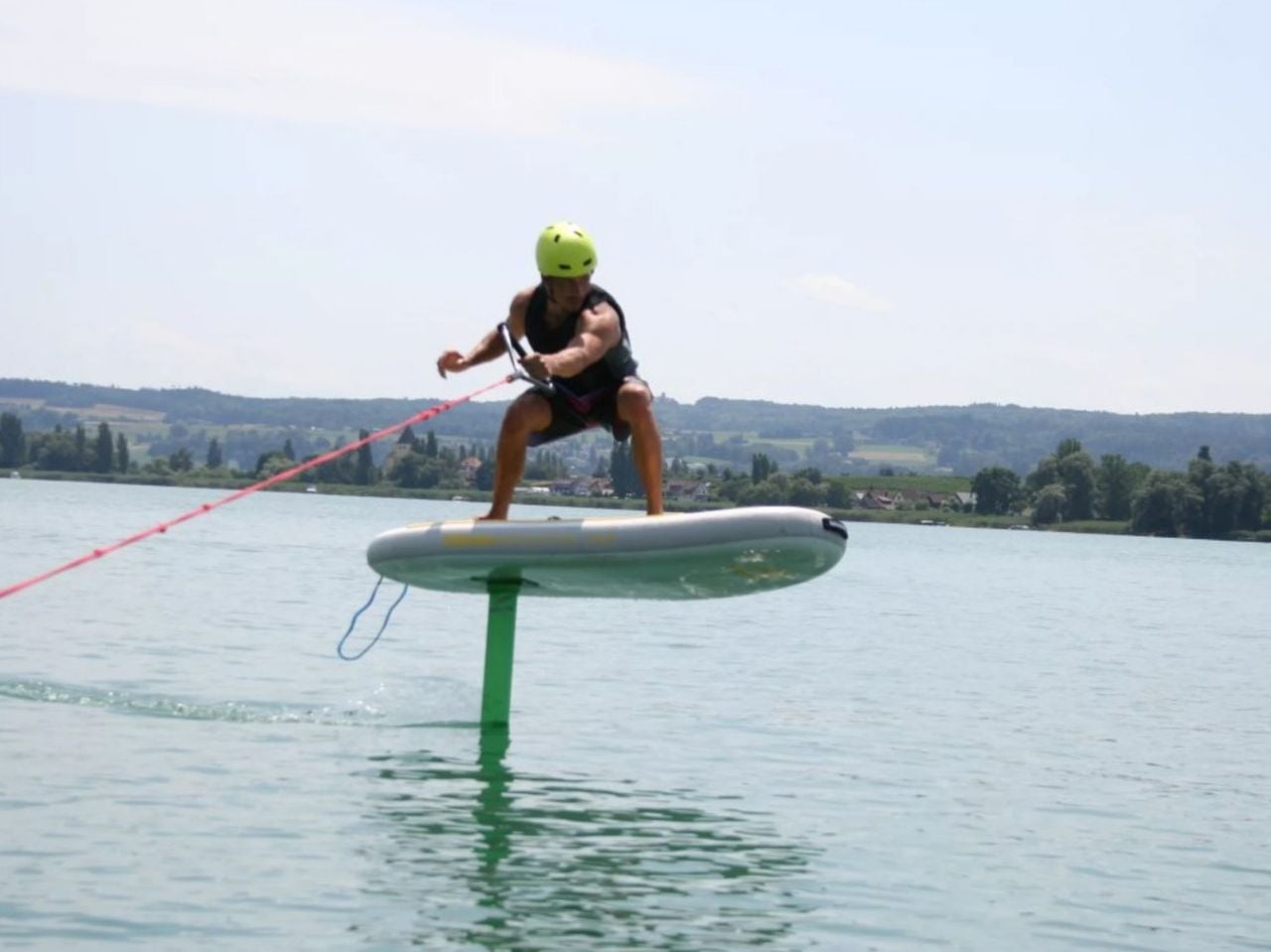 Foiling mit dem Motorboot am Bodensee