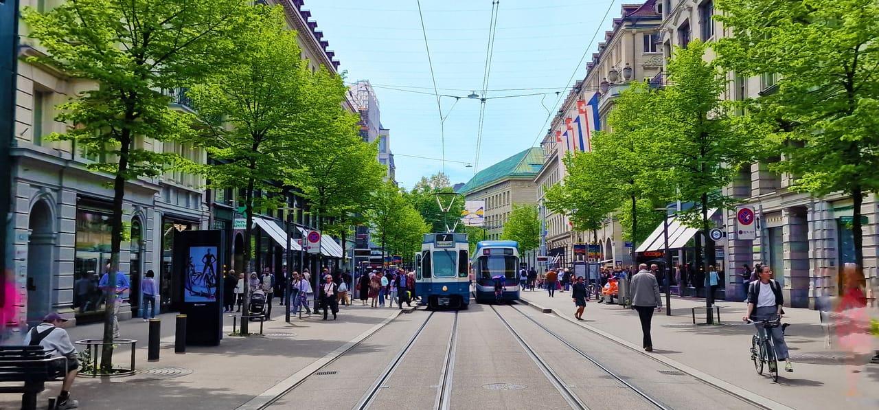 Zurich city tour in an open panorama bus