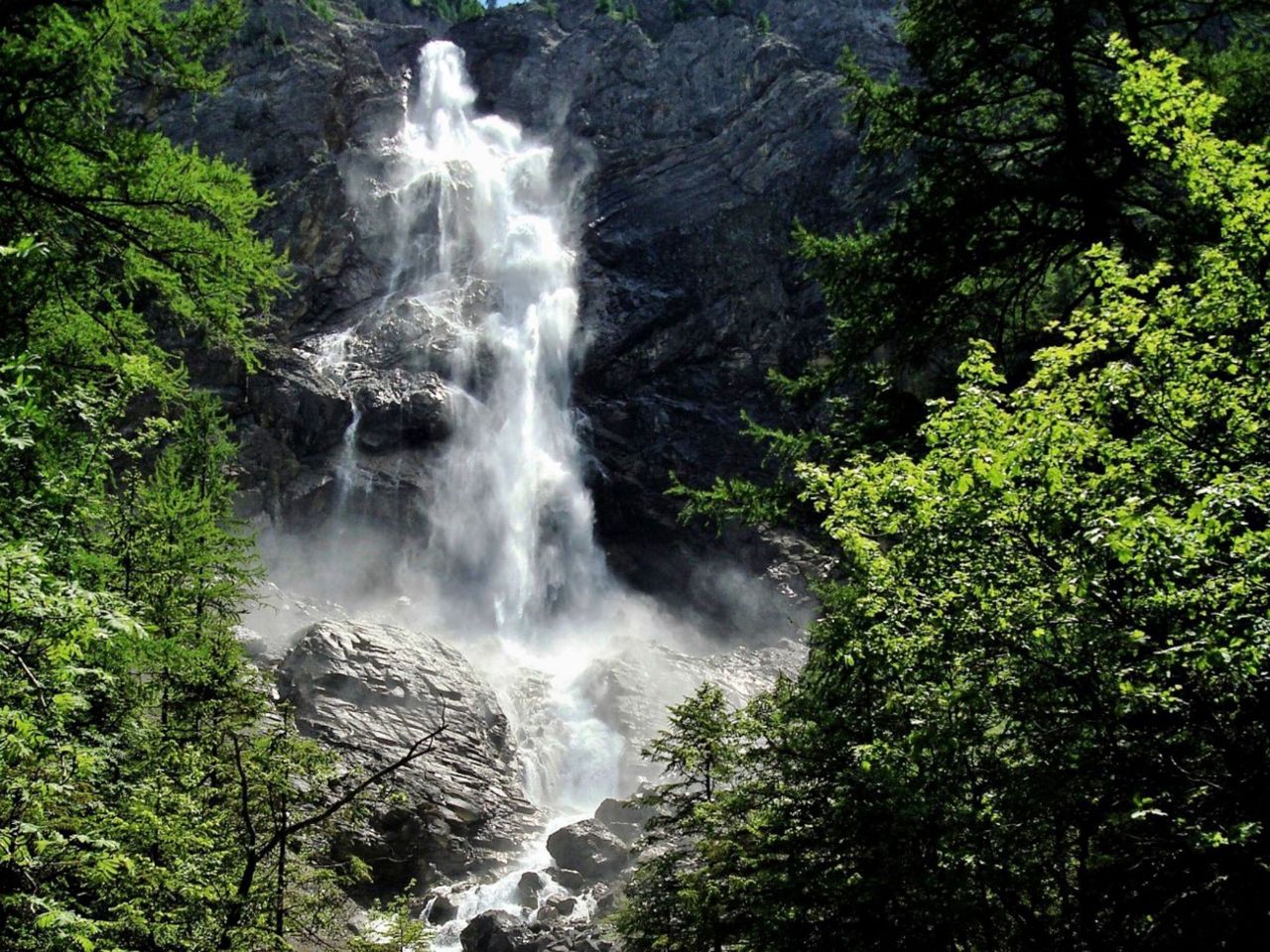 Wasserfalltour rund um die Engstligenfälle