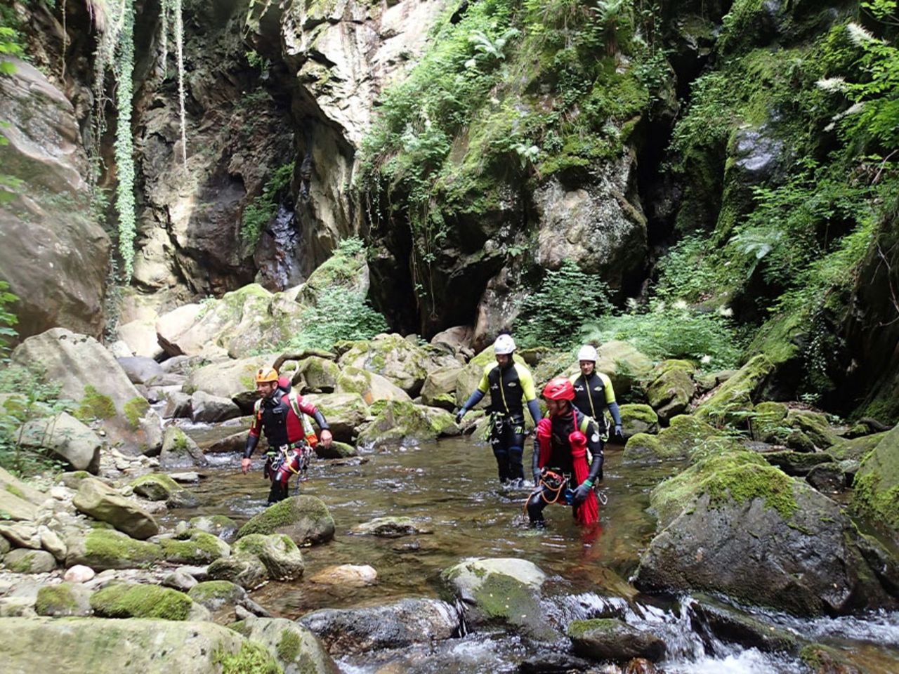 Boggera Schlucht Canyoning für sportliche Familien ab Cresciano