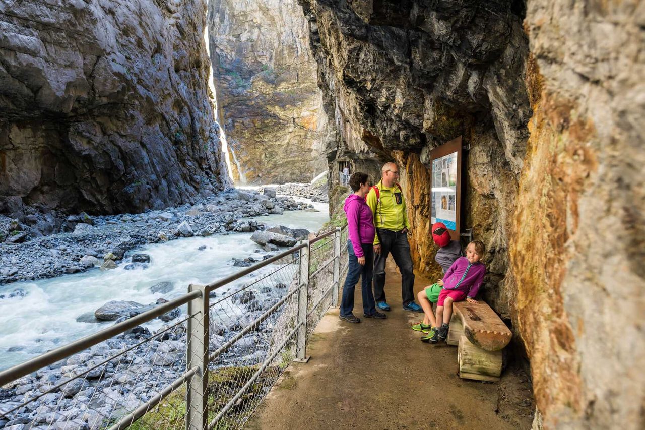 Familie Ausflug Schweiz Gletscherschlucht Grindelwald Familie