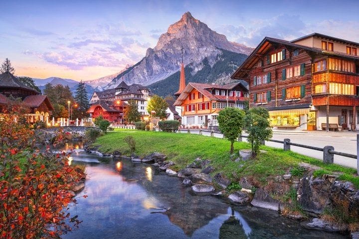 Depuis Spiez : randonnée en petit groupe au lac d’Oeschinen