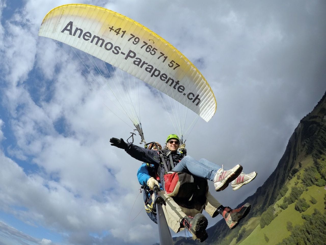 "Der Klassiker" langer Gleitschirmn Tandemflug in Gruyère