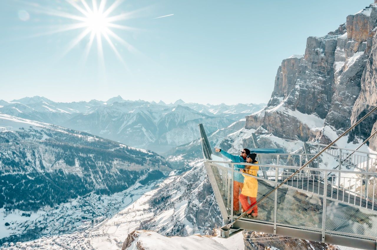 Discover snowshoeing – a guided day tour on the Gemmi