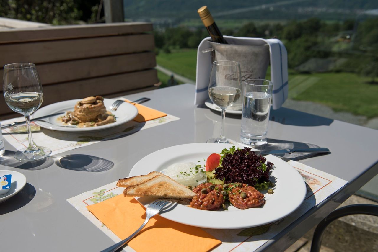 E-bike culinary tour Graubünden Rhine Valley self-guided