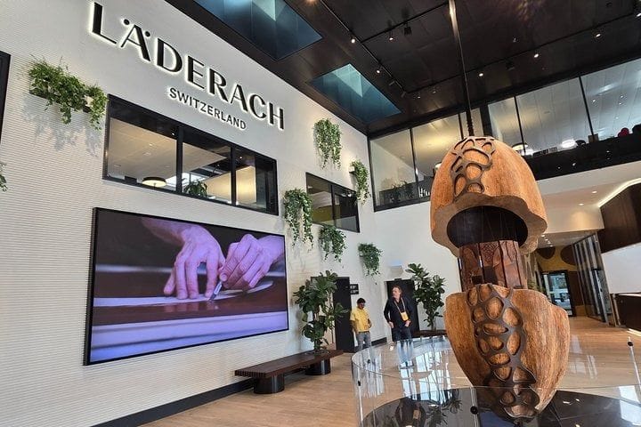 Depuis Zurich : visite de la fabrique Läderach avec dégustation et création de ton propre chocolat
