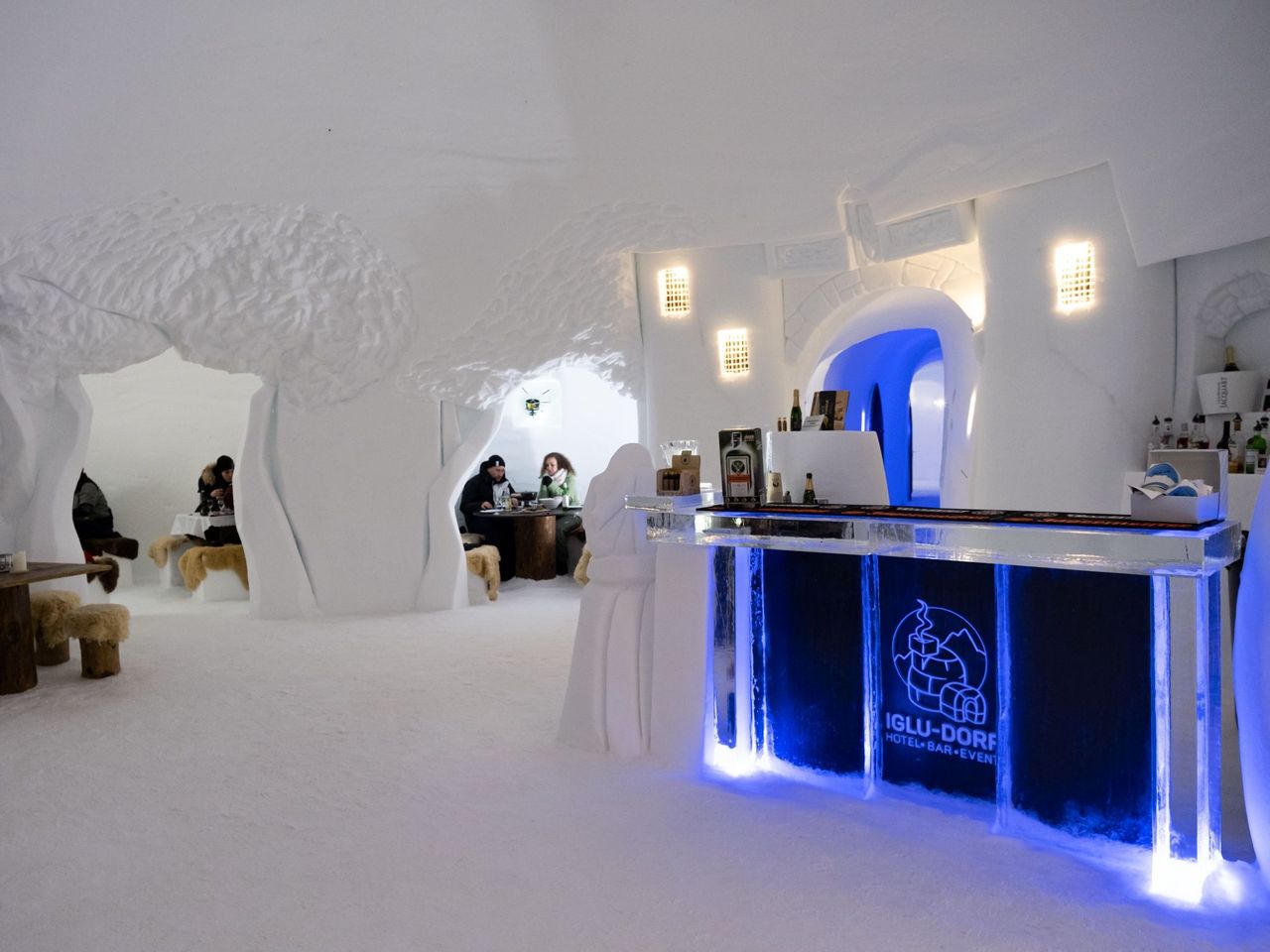 Overnight stay in the Romance Igloo in Davos