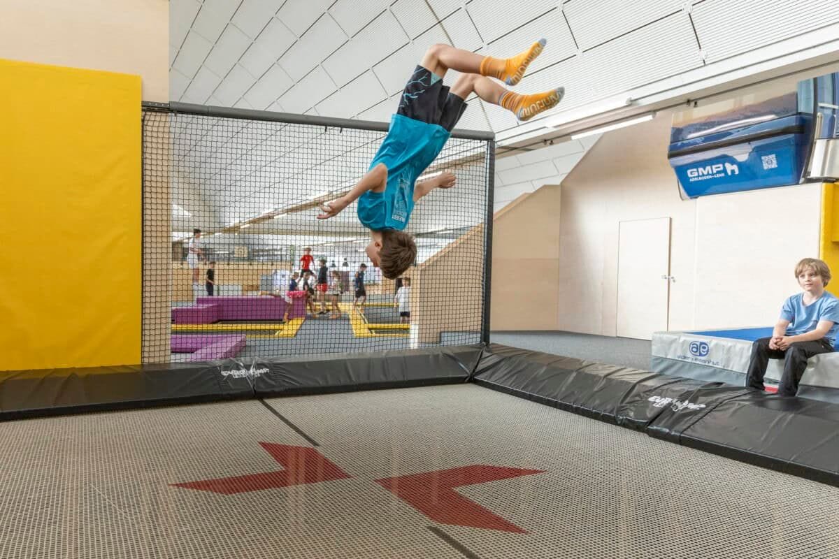 Biglietto per UNIK Playground Berna: trampolini, skatepark e percorso Ninja