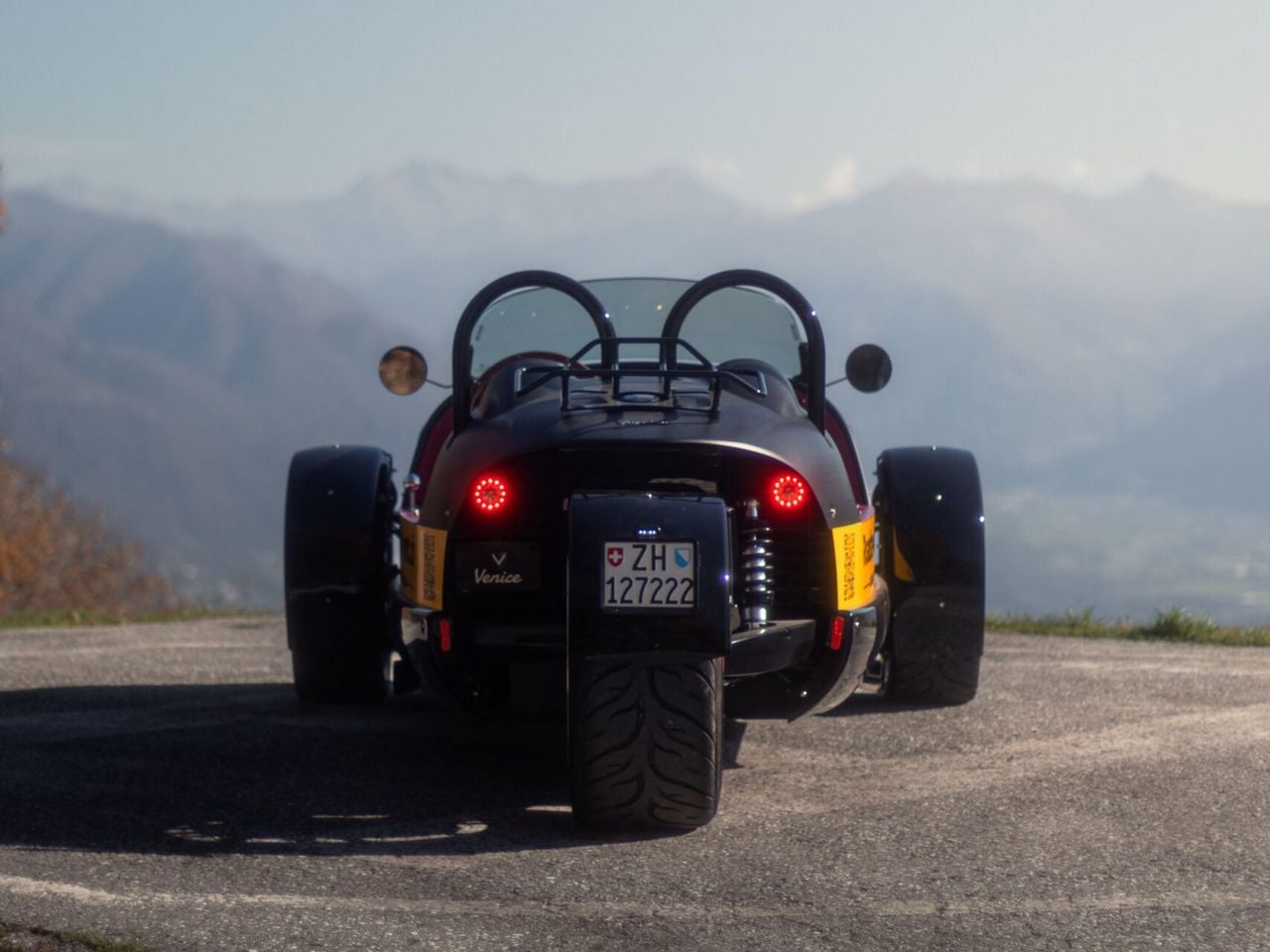 Locarno: Fahrt mit einem 3 rädrigen Vanderhall (Roadster)