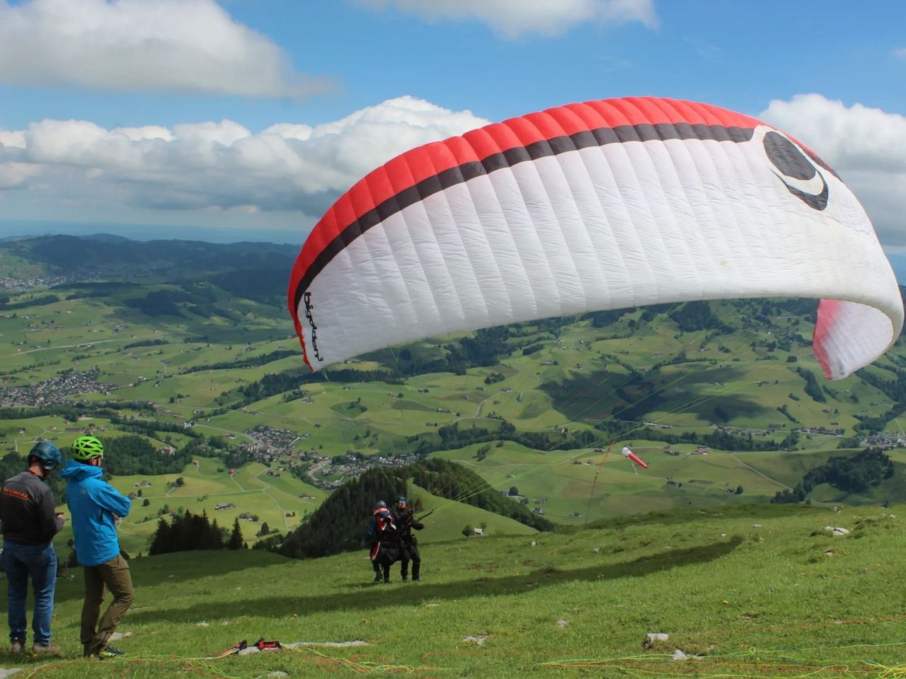 Panorama-Gleitschirmflug im Alpstein