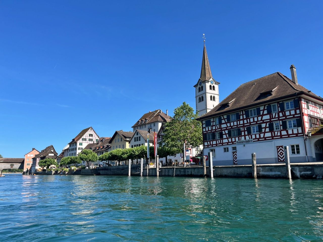 Rhyböötle für 2-6 Personen: Schlauchboot mieten ab Stein am Rhein bis Schaffhausen