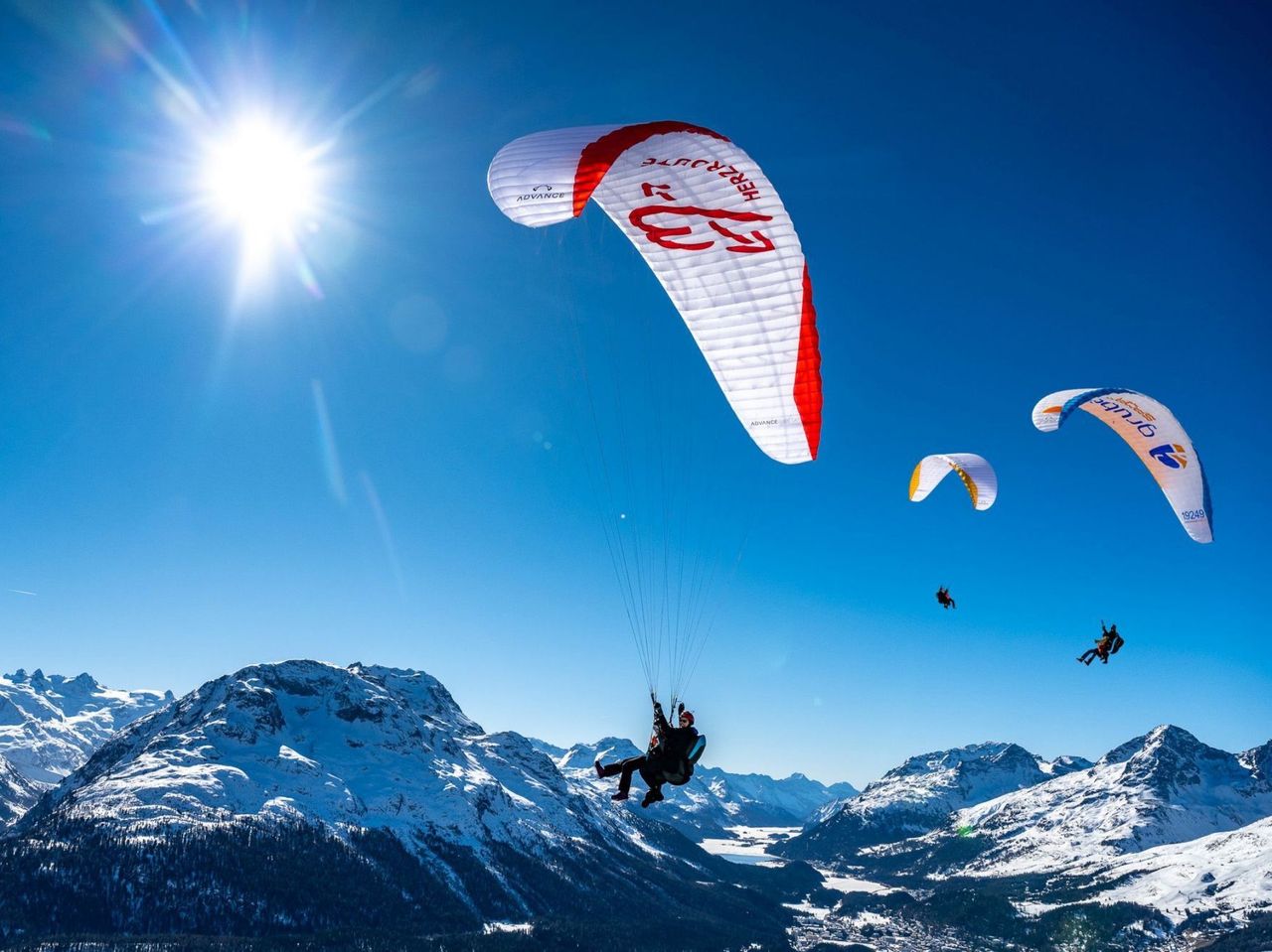 Paragliding Flug Winter im Engadin