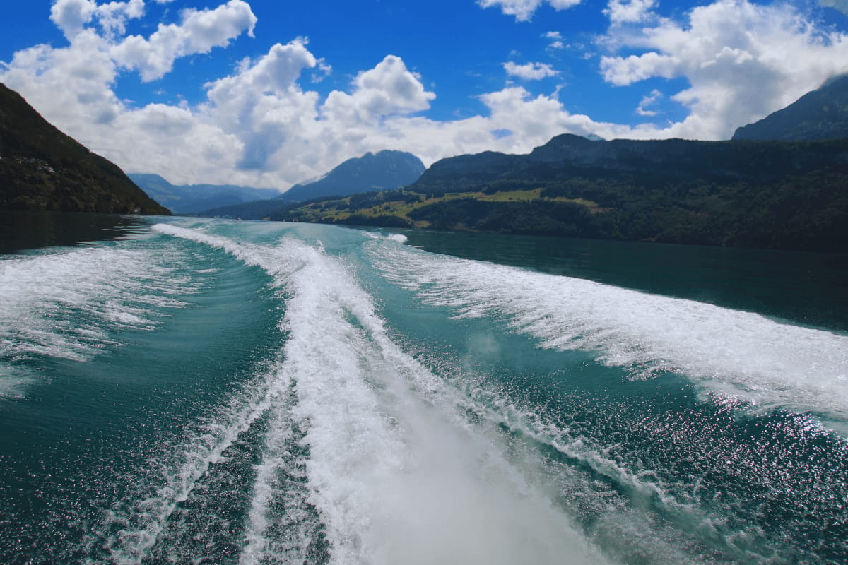 “Luxusyacht Premium Tagescharter” mit Skipper