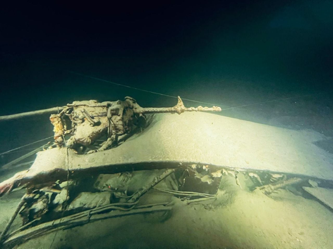 Private U-Boot Tauchfahrt zum Wrack Doppeldecker C-35