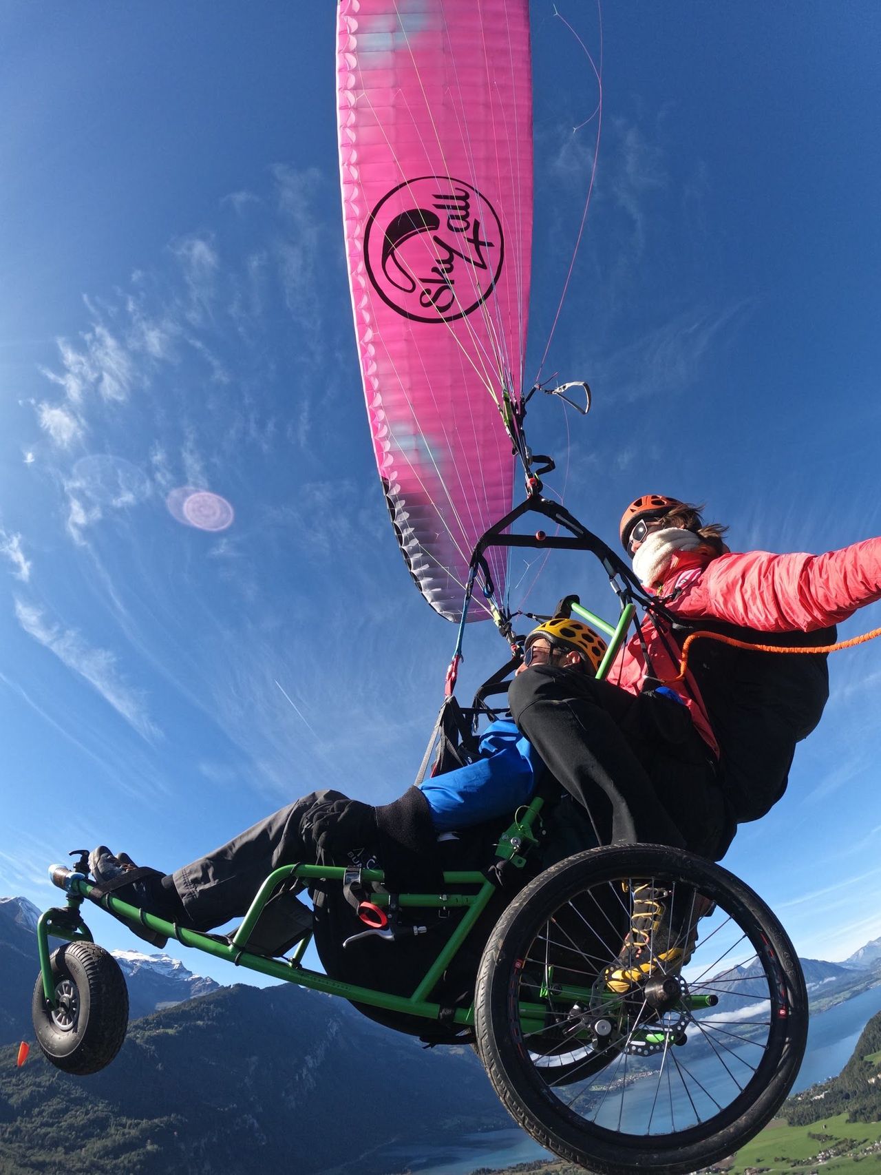 Barrierefreier Tandem-Gleitschirmflug in Charmey