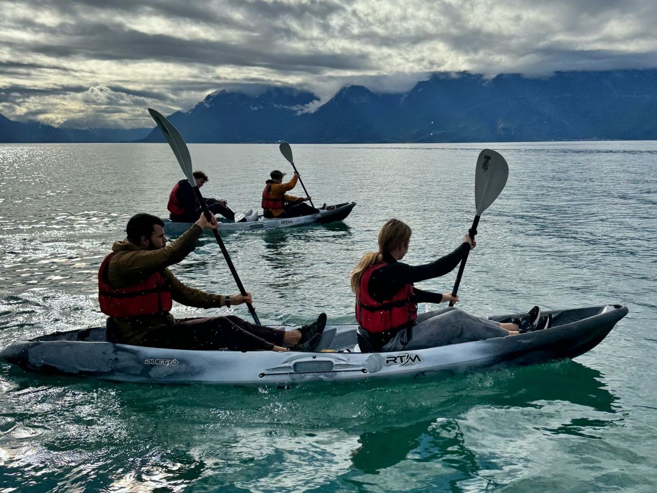 Teambuilding Kajak Tour auf dem Genfersee