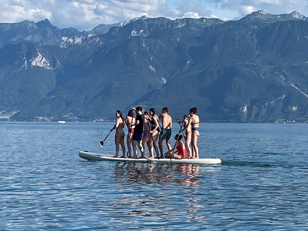 Big SUP Miete am Genfersee für Gruppen