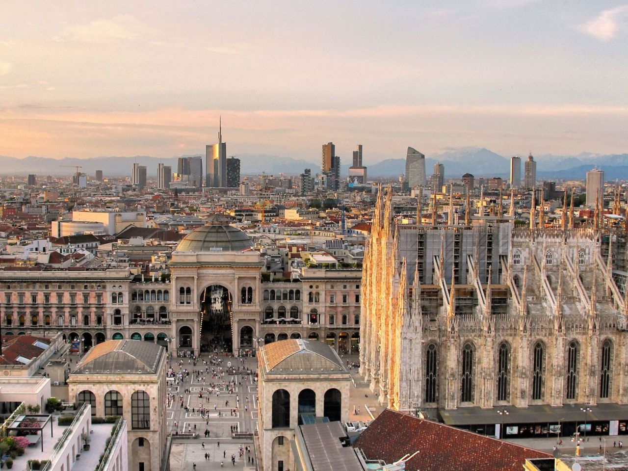 From Lugano: Private day trip to Como and Milan