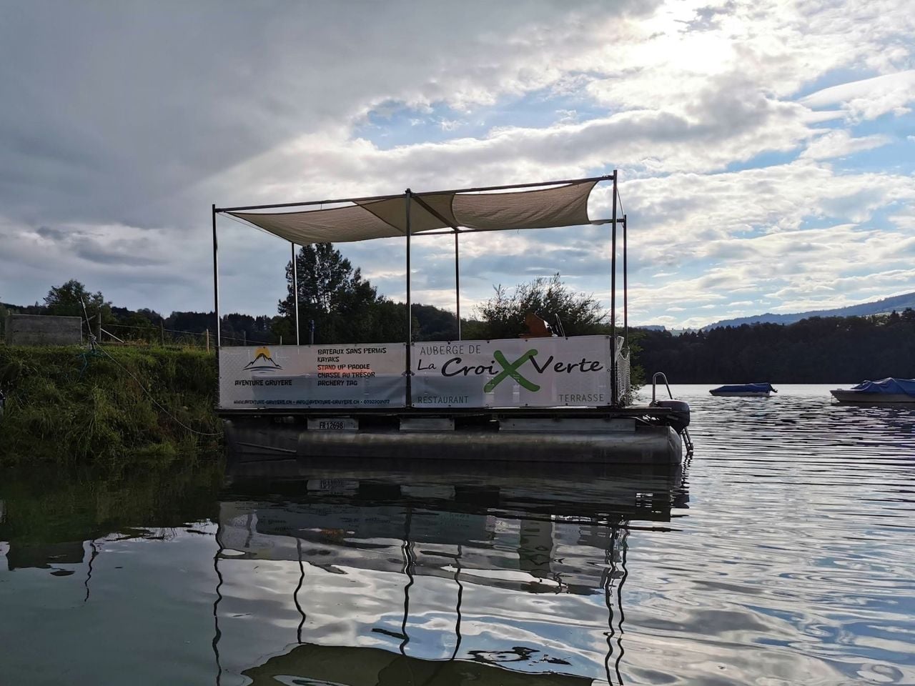"Party Boat" rental without a license on Lake Gruyère