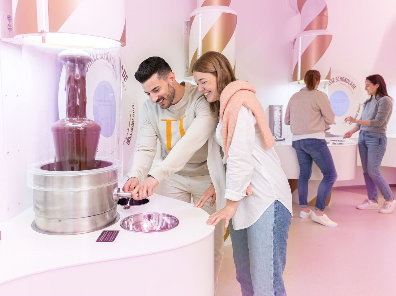 Ab Zürich: Bustour zum Rheinfall, Chocolarium und Appenzeller Schaukäserei 