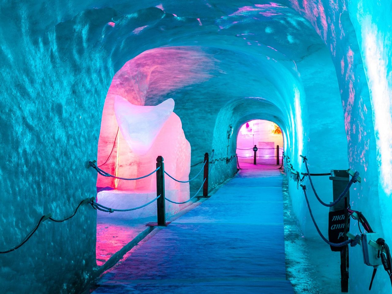 From Geneva: Bus tour to Chamonix Mont Blanc including Mer de Glace