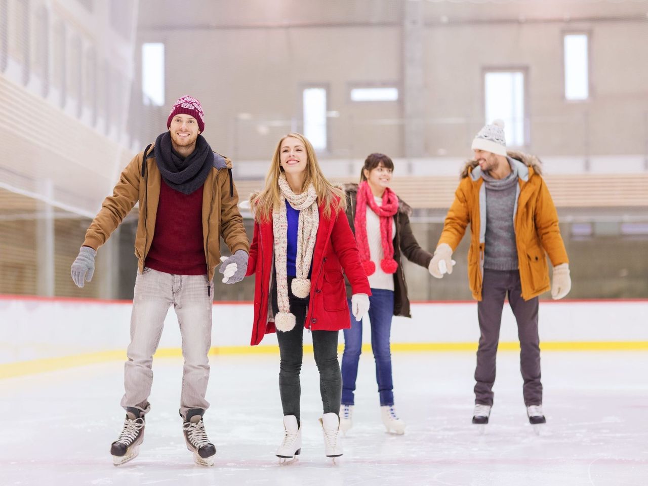 Indoor Eislaufen im Sommer in Gstaad und Rougemont privates Coaching