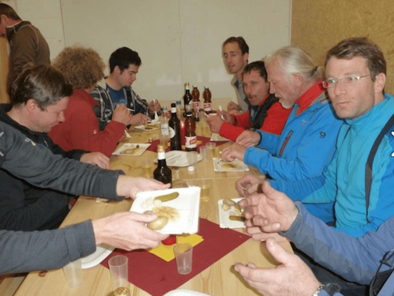 Schneeschuhwanderung mit Raclette in Adelboden