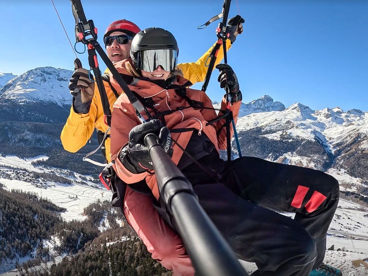 Paragliding Flug Winter im Engadin