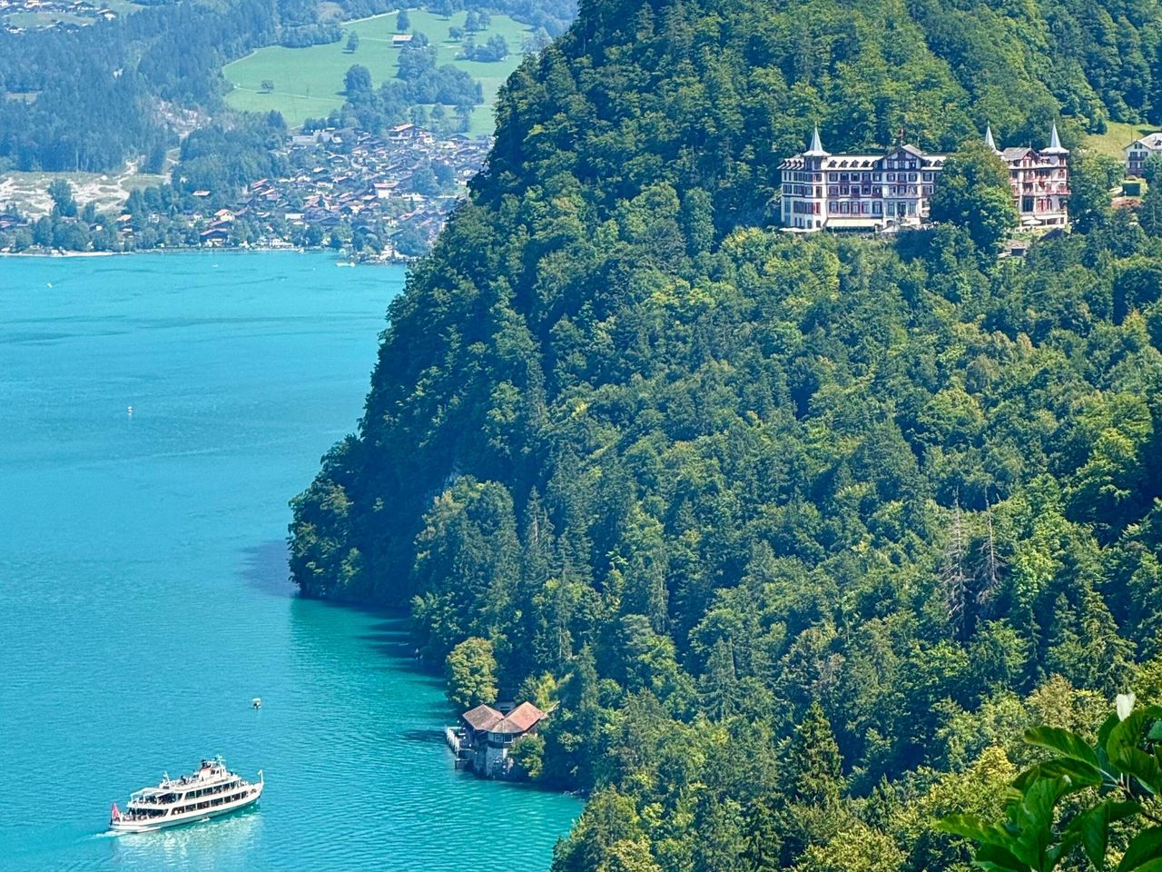 "Iseltwald and Giessbach" - explore Interlaken by e-bike