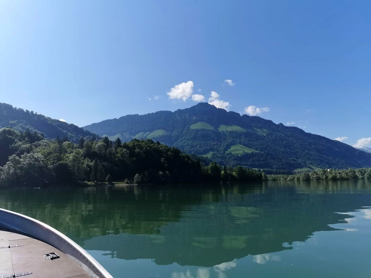 "Spiboot" Motorbootmiete ohne Führerschein auf dem Greyerzersee