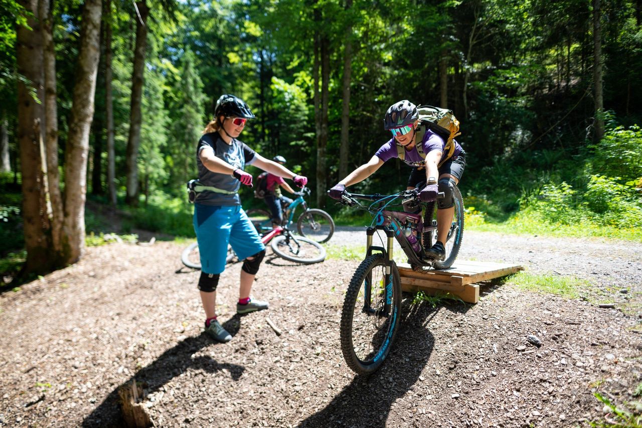 Cours privé de technique de pilotage en VTT électrique à Engelberg
