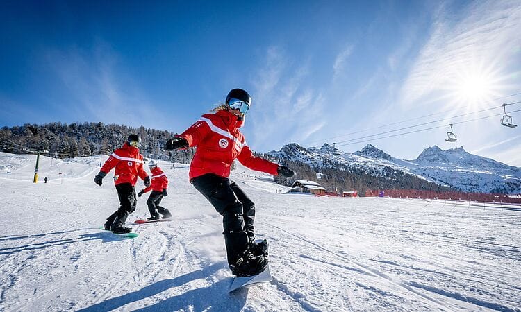 Cours de snowboard privé à Grächen pour 1 à 4 personnes