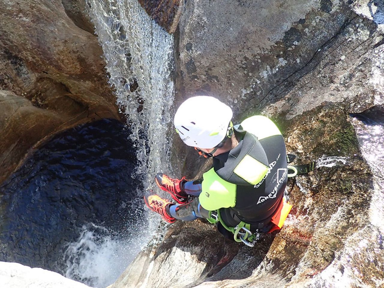 Iragna Schlucht Canyoning für sportliche Einsteiger ab Riviera
