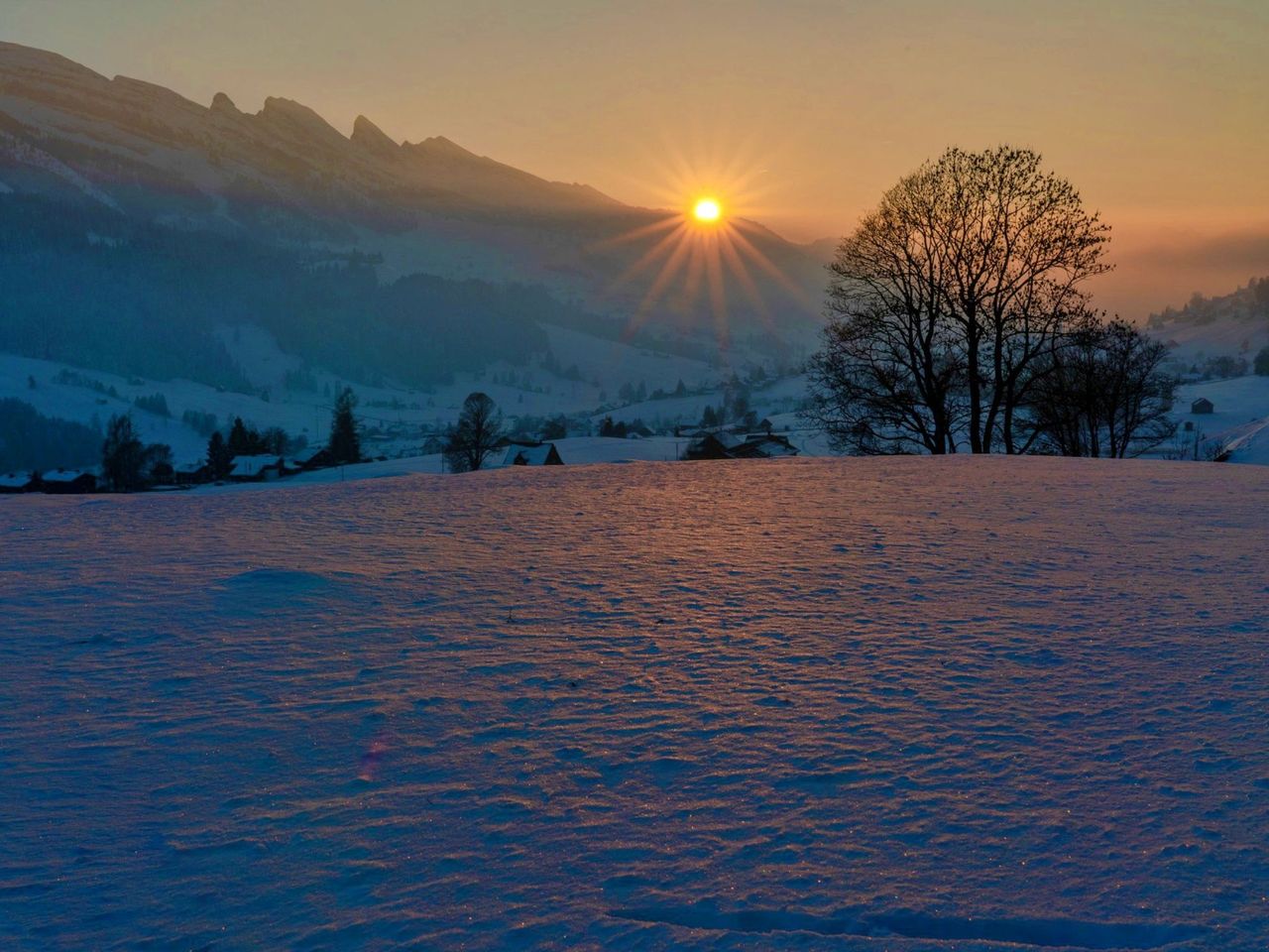 Abend-Schneeschuhwanderung mit Käsefondue am Lagerfeuer