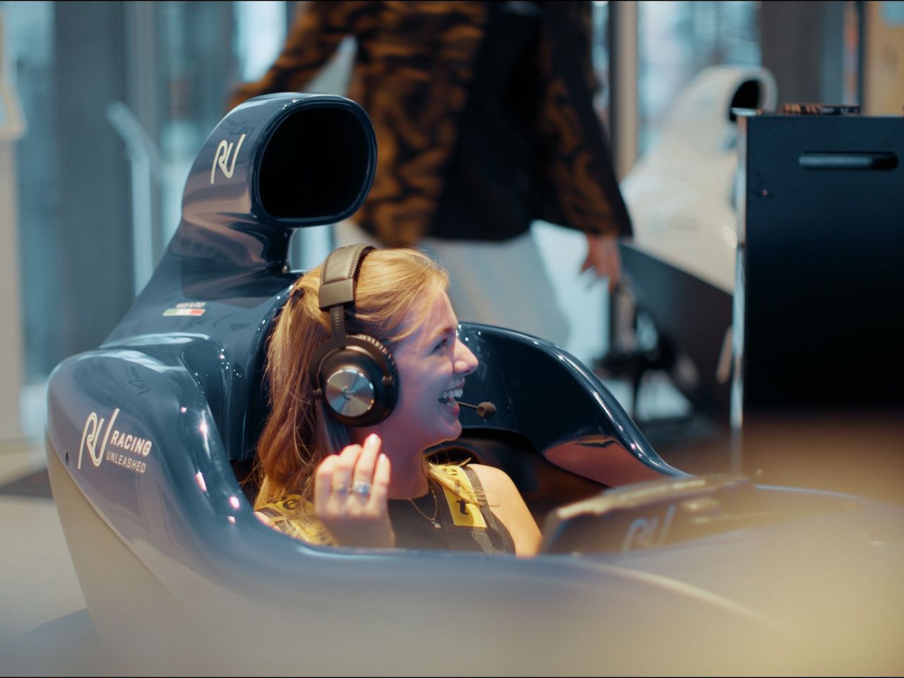 Racing Unleashed - Fahrt im Rennsimulator am Flughafen Zürich