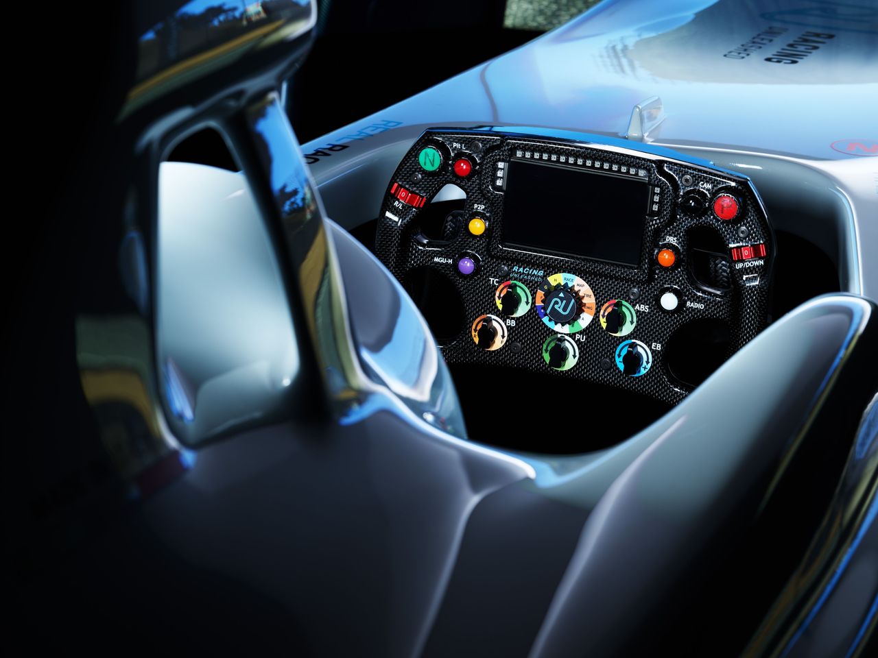 Racing Unleashed - Fahrt im Rennsimulator am Flughafen Zürich