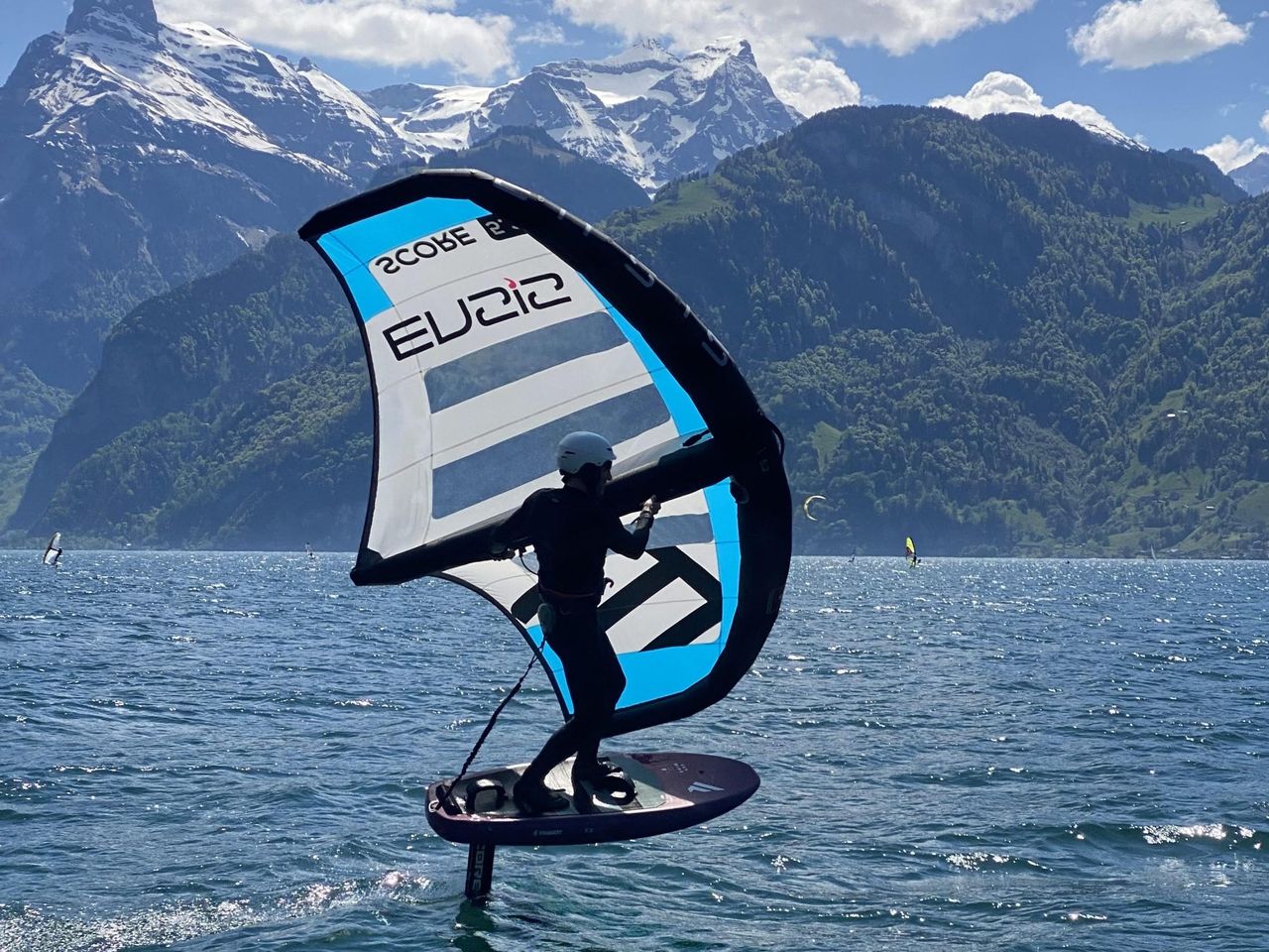 Wingfoilen und Wingsurfen Kurs am Urnersee